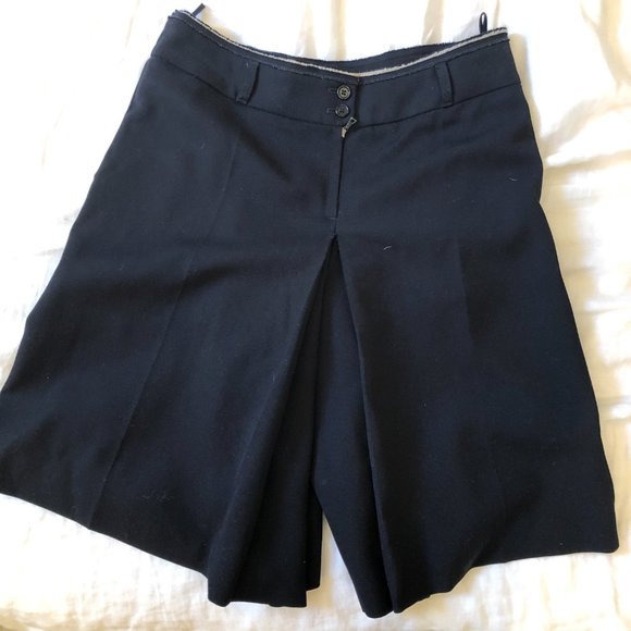 Pleated wool shorts - Picture 3 of 6